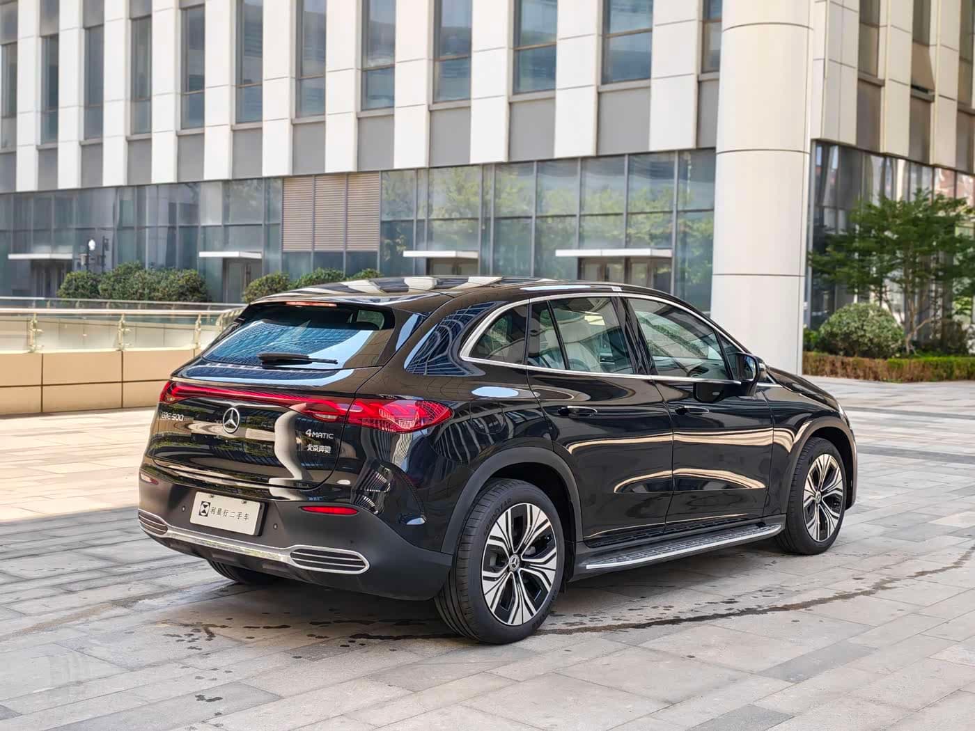 Mercedes-Benz EQE SUV 2025 — Фото 10/20