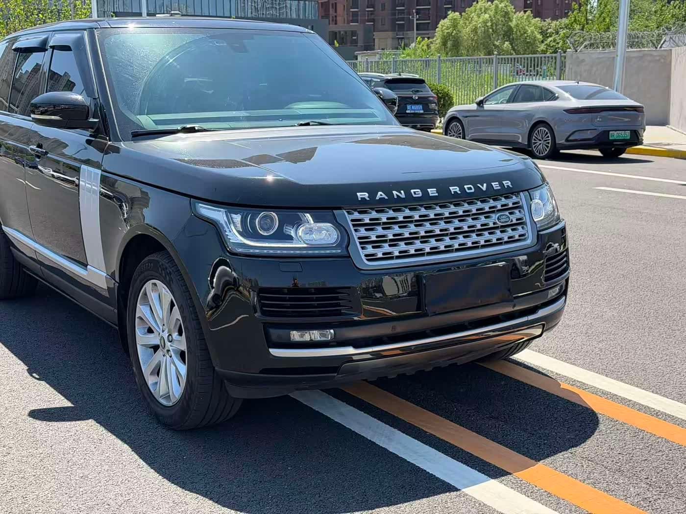 Land Rover Range Rover 2015 — Фото 3/17