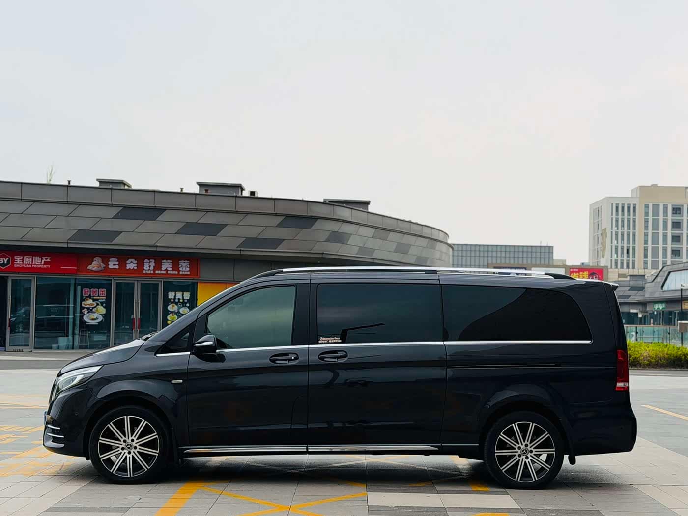 Mercedes-Benz V-Class 2022 — Фото 3/18
