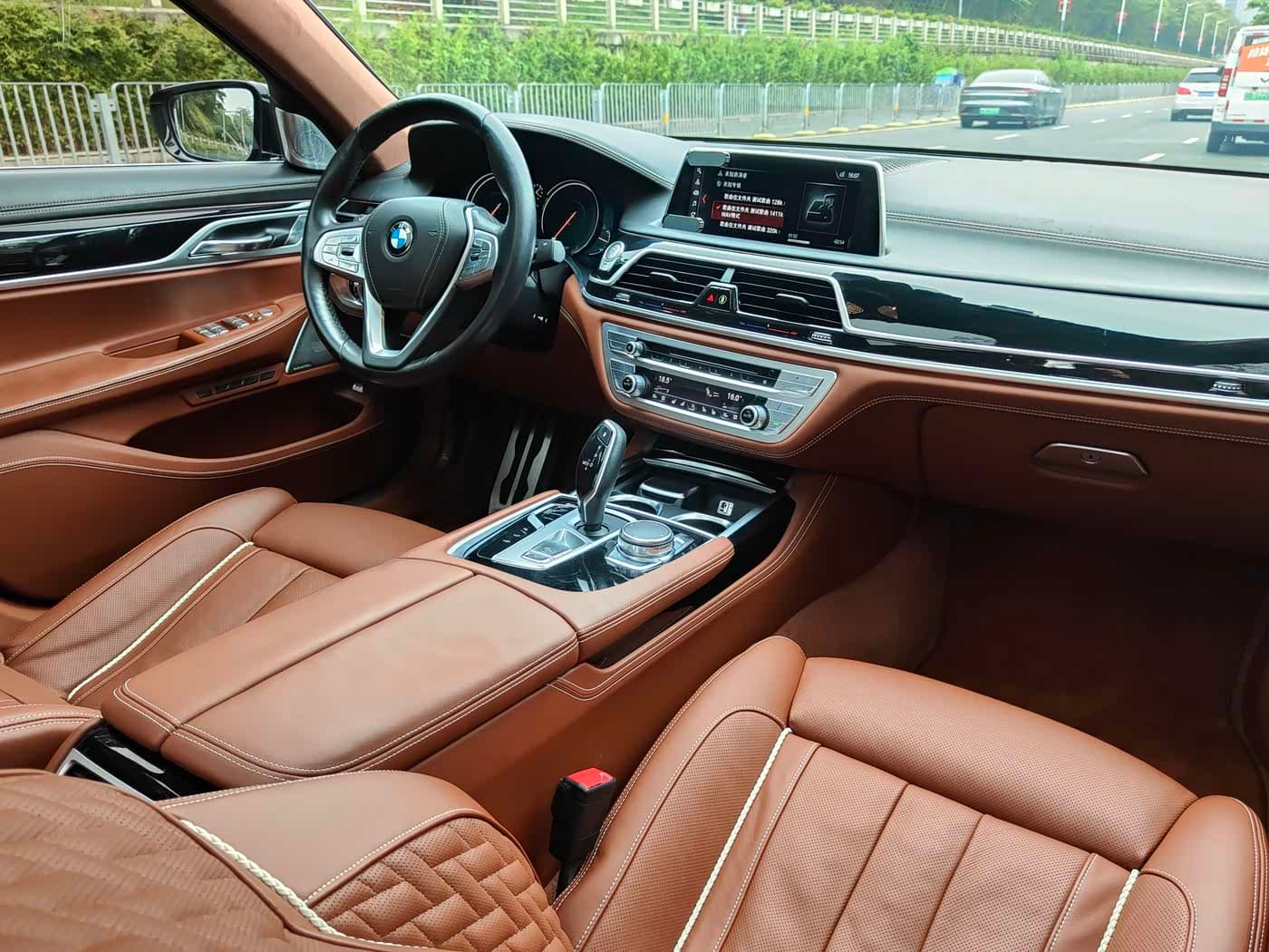 BMW 7 Series 2017 — Фото 19/20