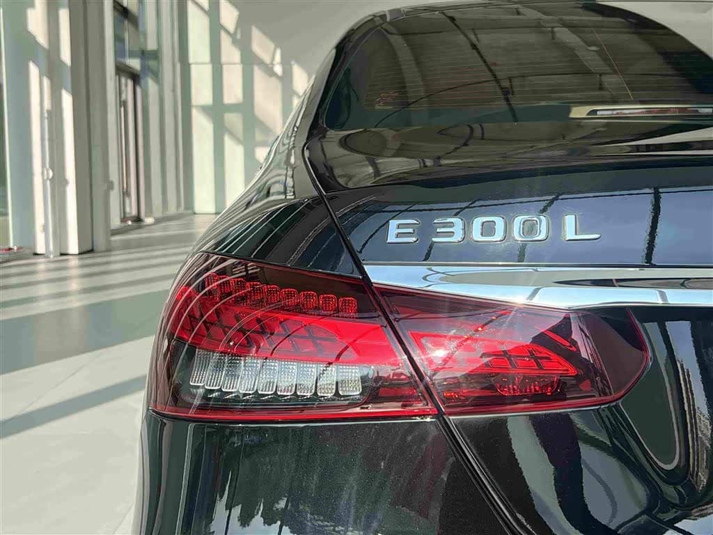 Mercedes-Benz E-Class 2023 — Фото 17/20