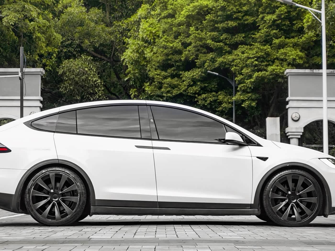 Tesla Model X 2023 — Фото 9/20