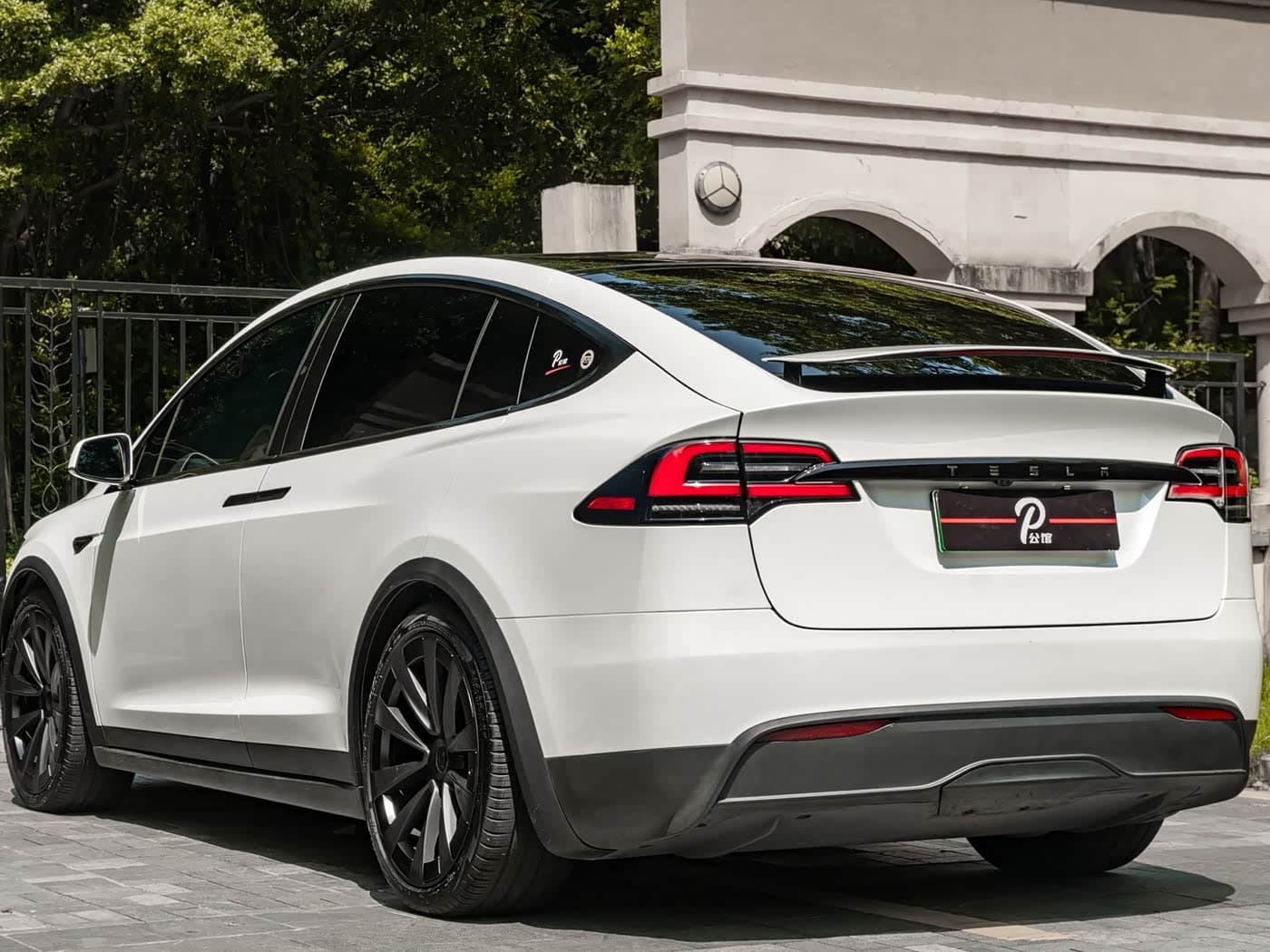 Tesla Model X 2023 — Фото 6/20