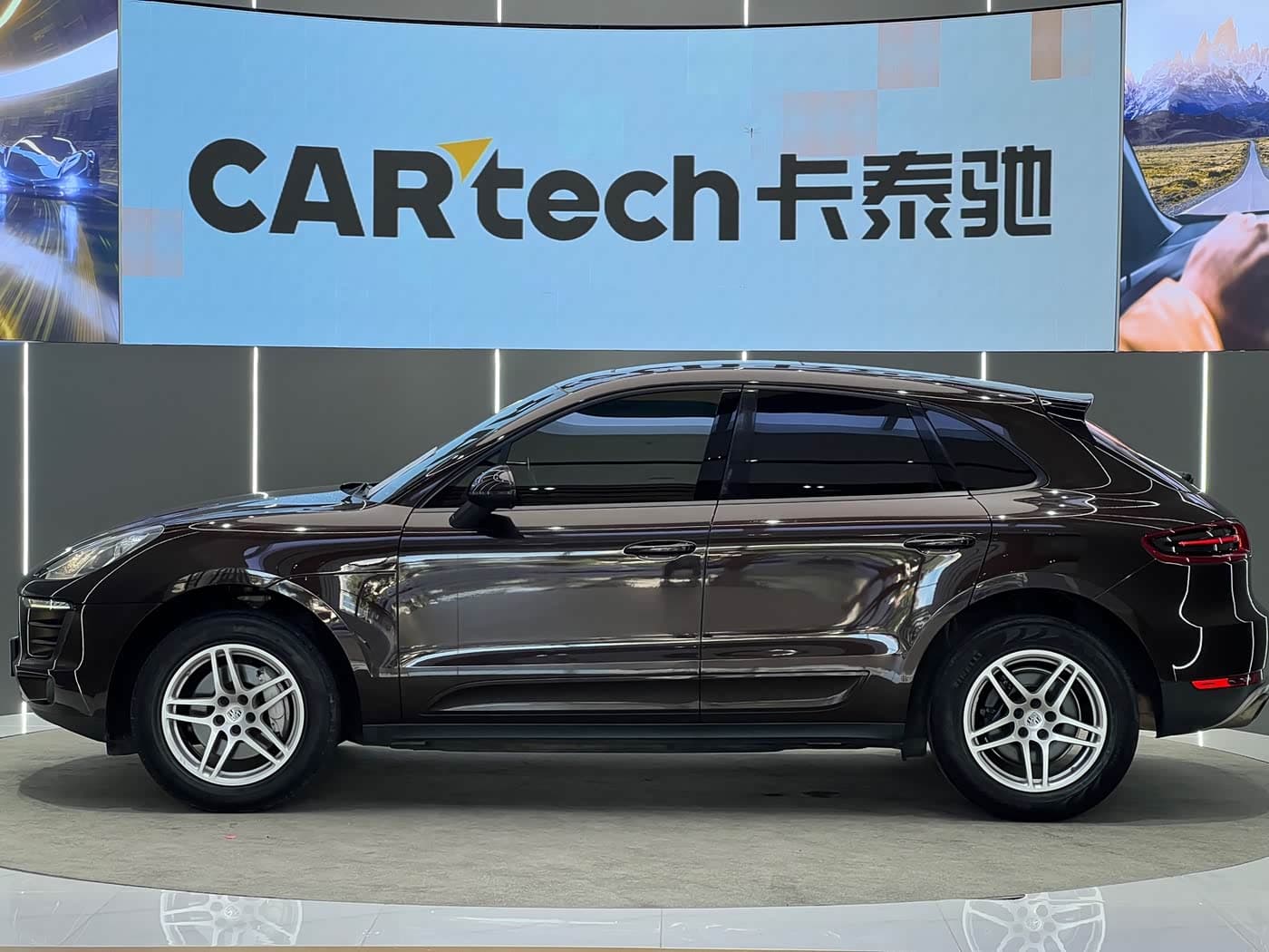 Porsche Macan 2018 — Фото 12/14