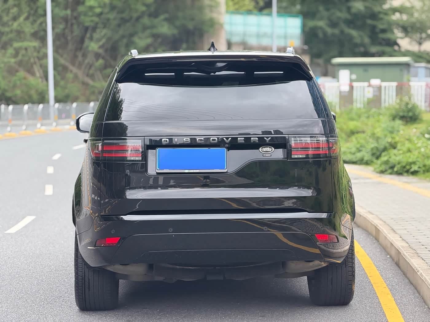 Land Rover Discovery 2022 — Фото 16/18