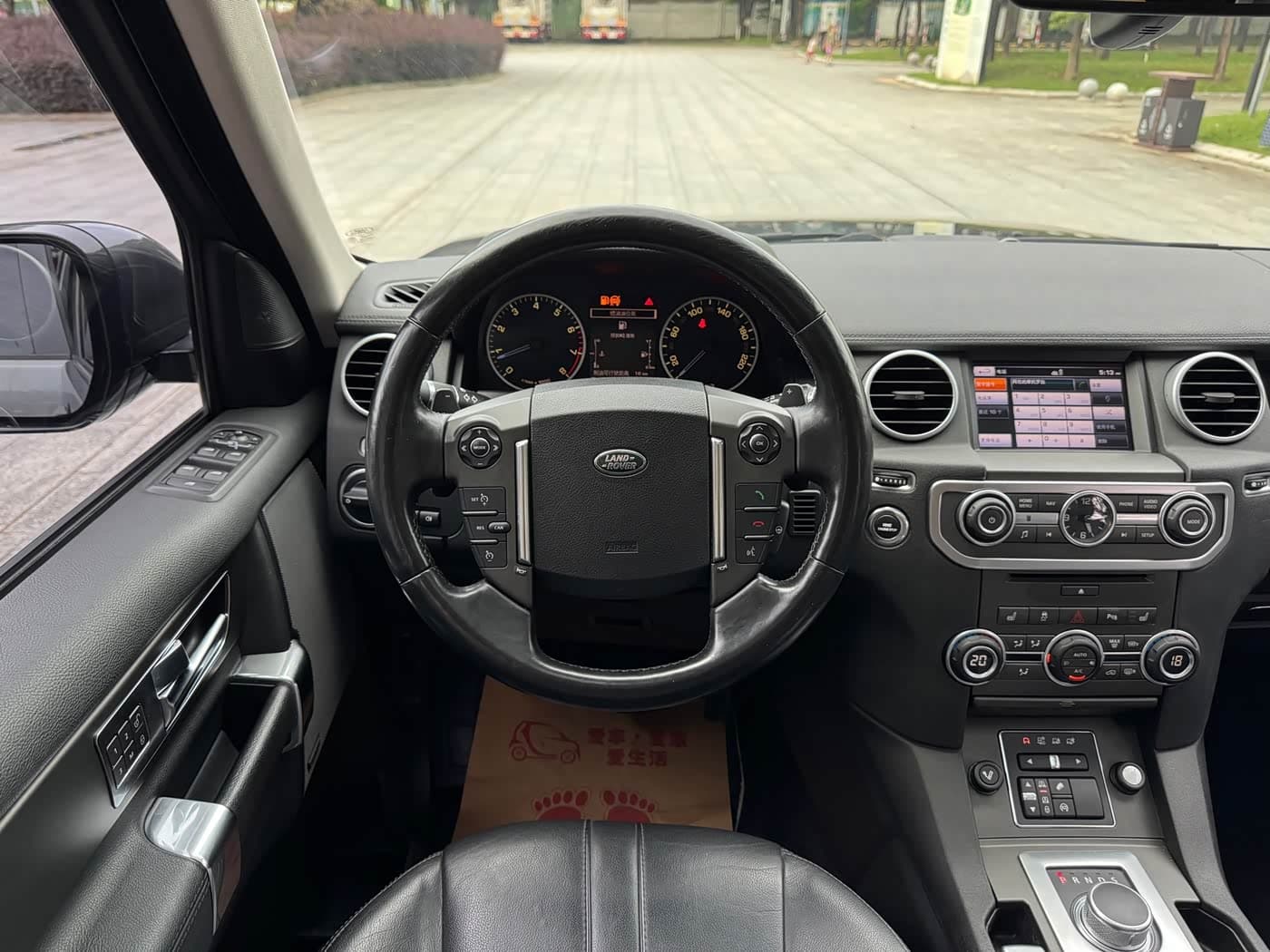 Land Rover Discovery 2016 — Фото 18/20
