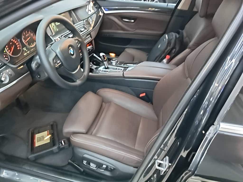 BMW 5 Series 2015 — Фото 15/20