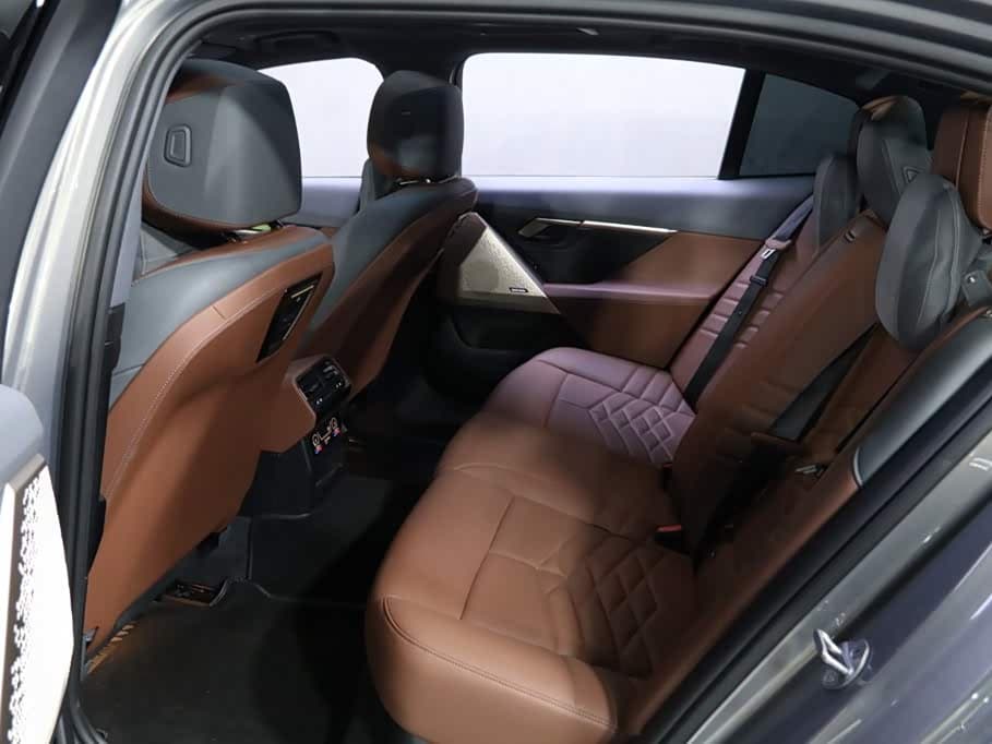 BMW i5 2024 — Фото 18/20