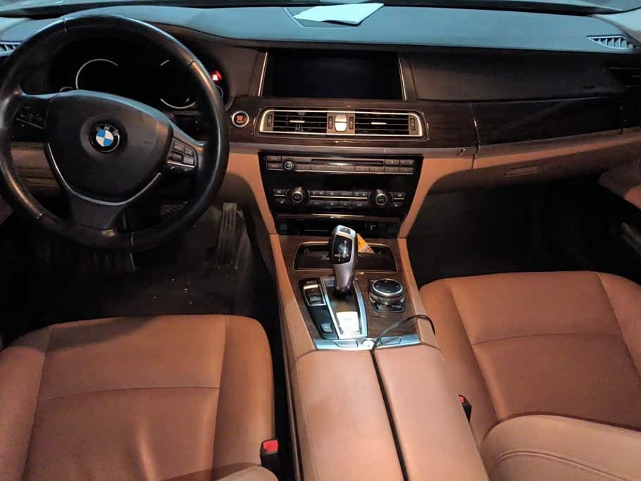 BMW 7 Series 2013 — Фото 12/16