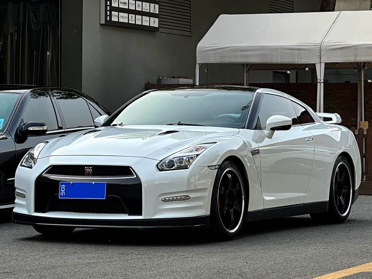 Nissan GT-R 2012 — Фото 1/10