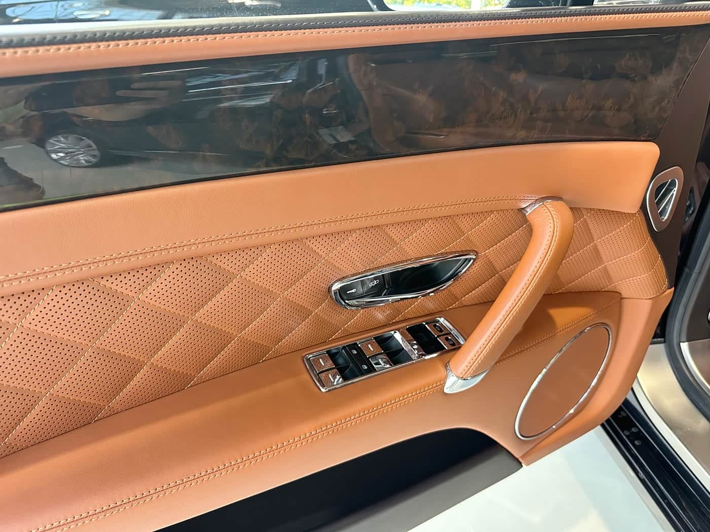 Bentley Flying Spur 2018 — Фото 9/18