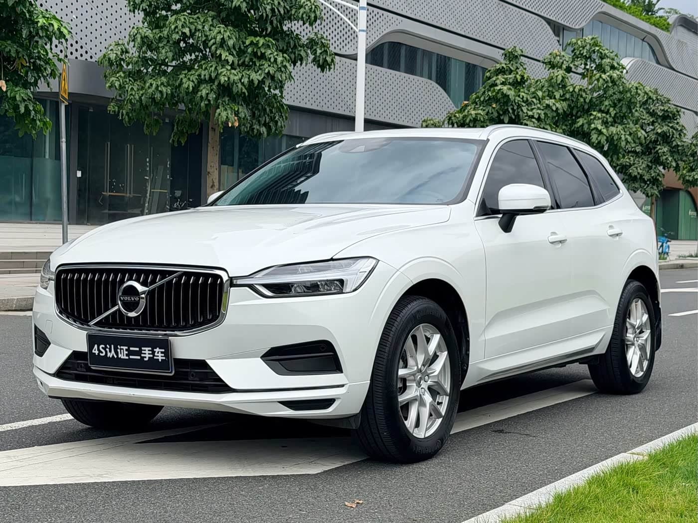 Volvo XC60 2019 — Фото 1/20