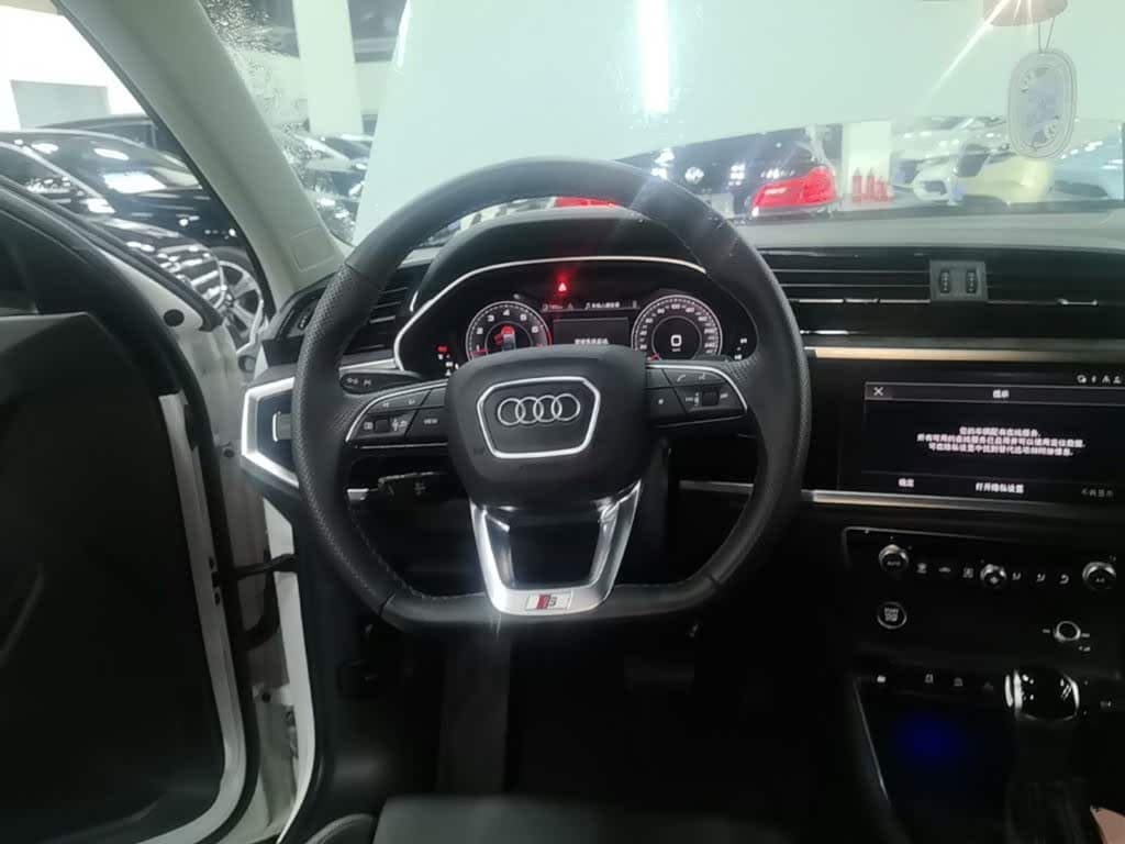 Audi Q3 Sportback 2023 — Фото 11/20