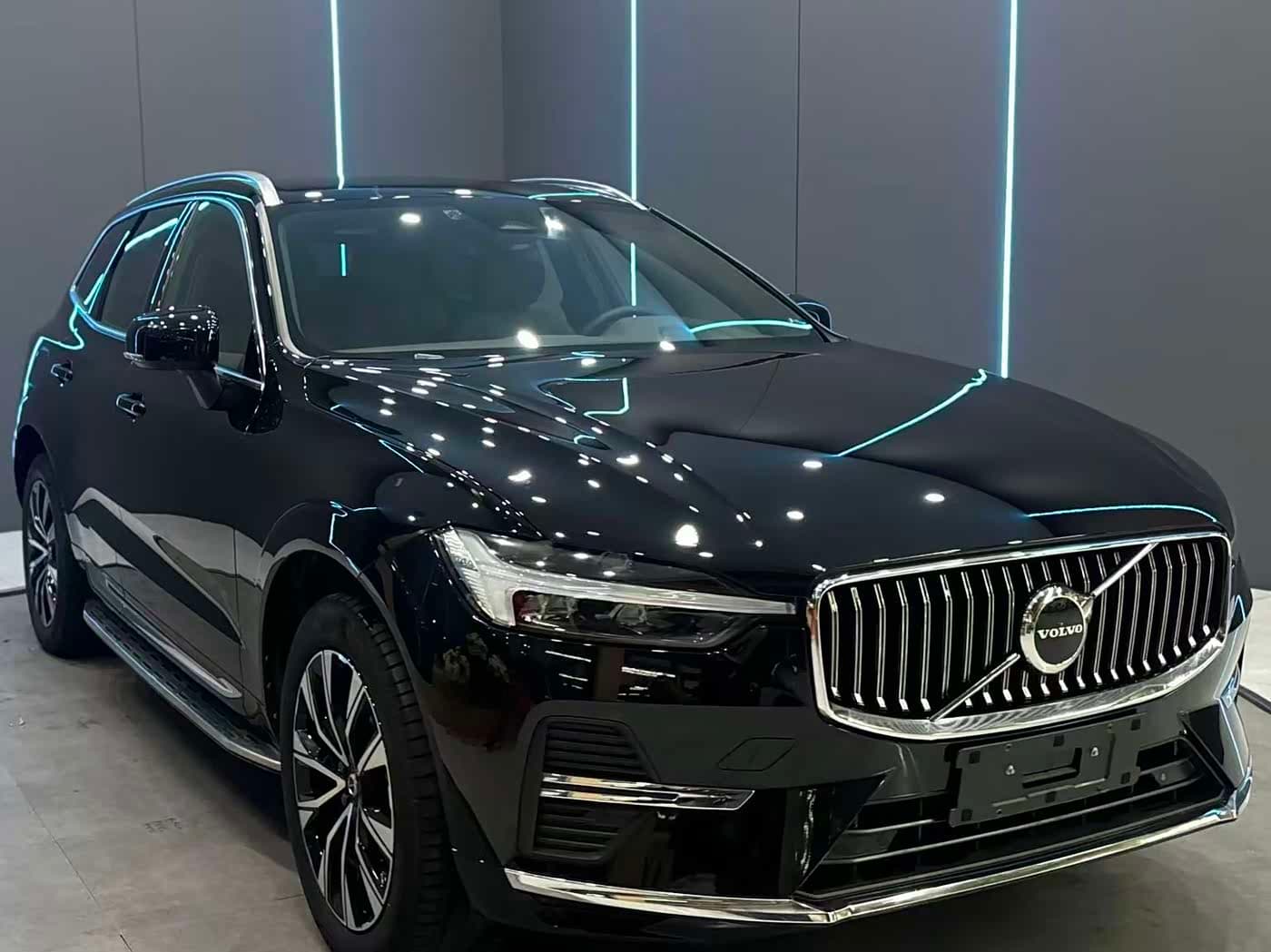 Volvo XC60 2023 — Фото 3/12