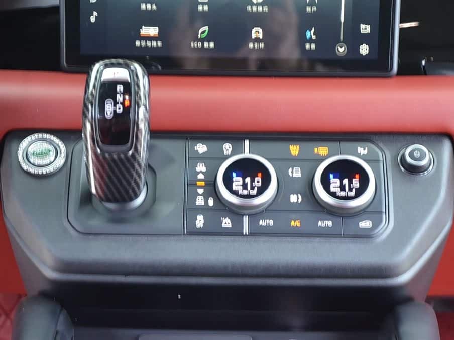 Land Rover Defender 2022 — Фото 8/16