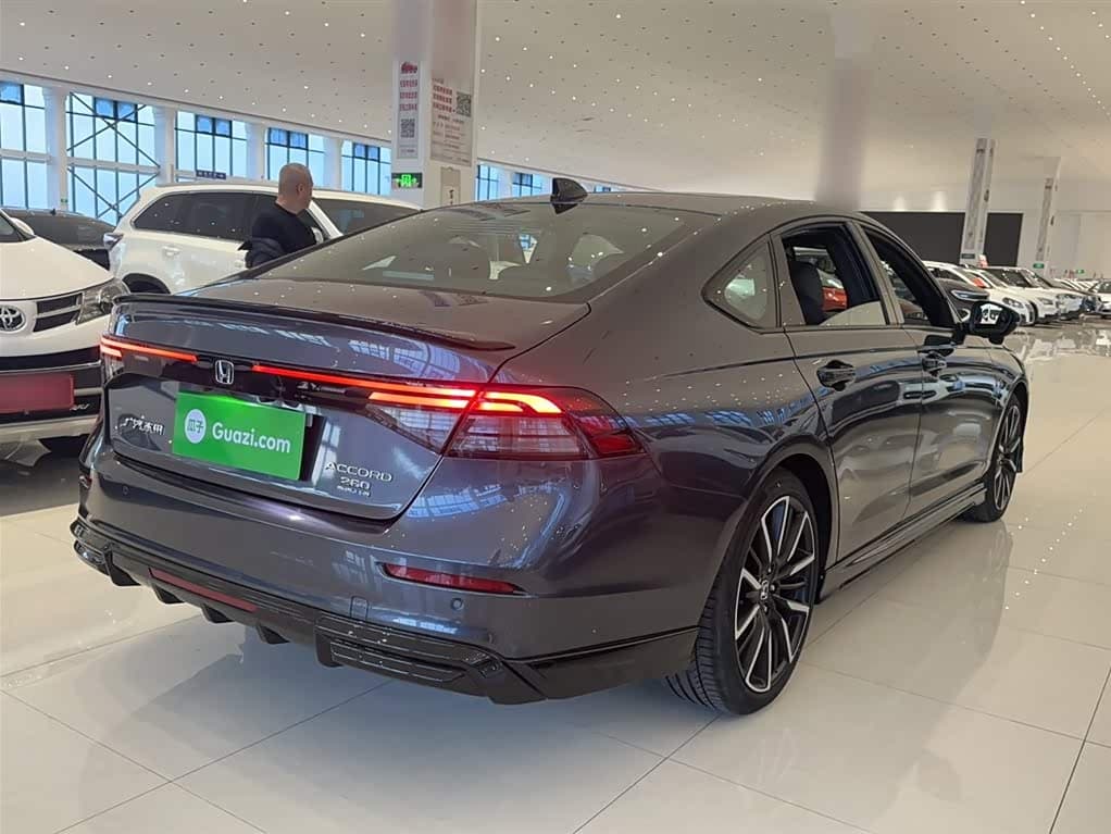 Honda Accord 2023 — Фото 11/20