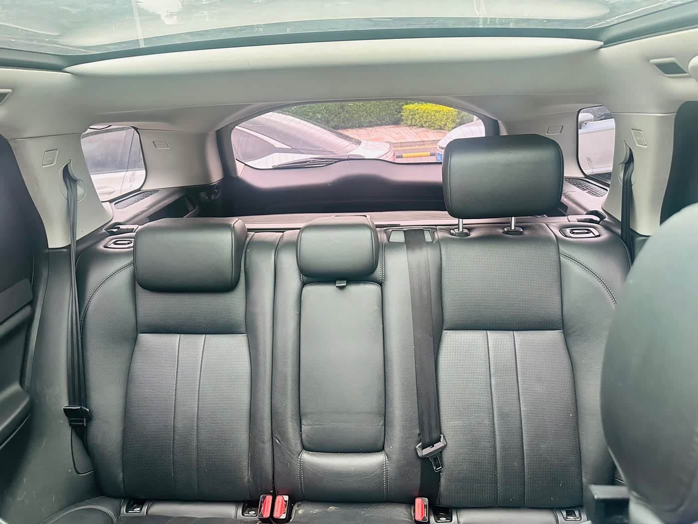 Land Rover Discovery Sport 2019 — Фото 12/17