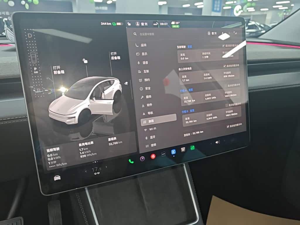Tesla Model Y 2025 — Фото 13/20