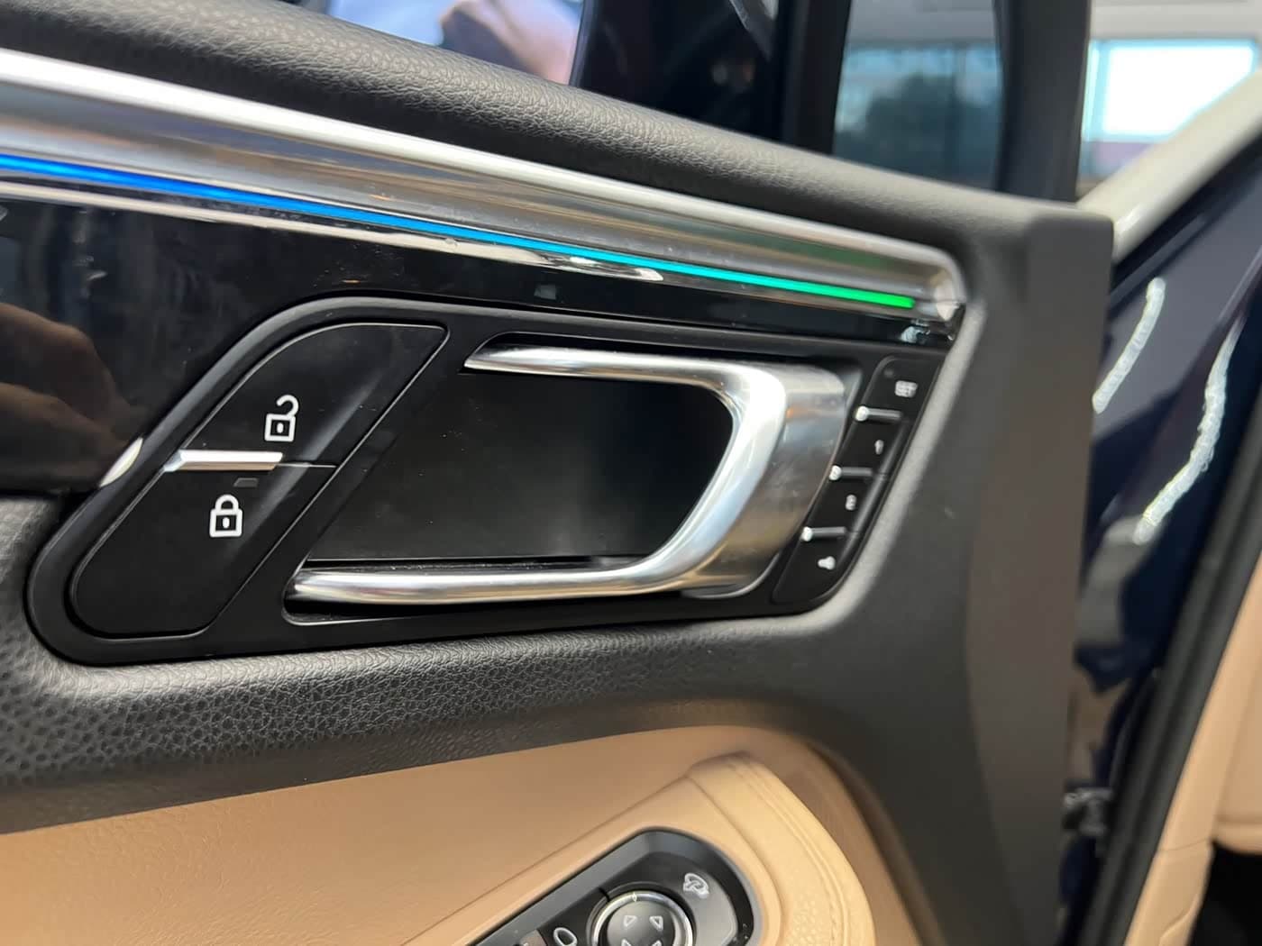 Porsche Macan 2020 — Фото 13/19
