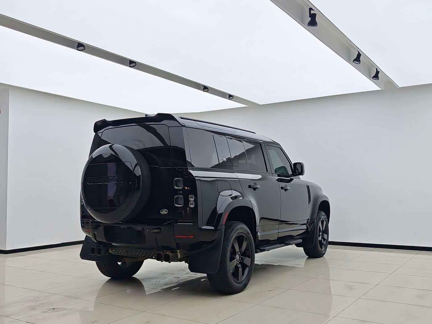 Land Rover Defender 2023 — Фото 7/9