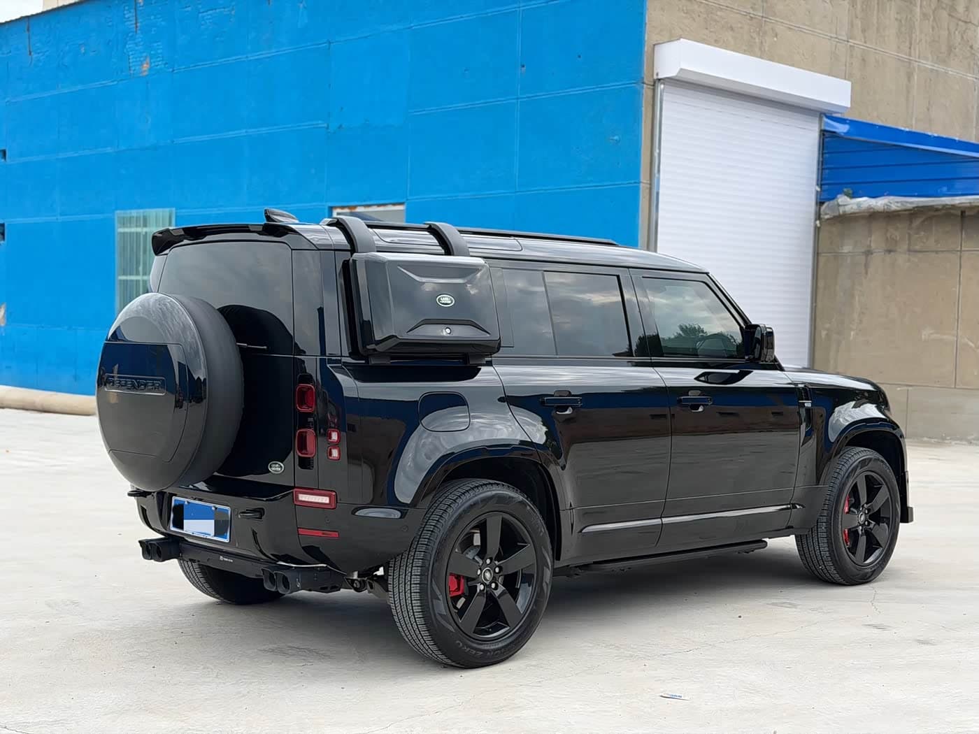 Land Rover Defender 2025 — Фото 6/20