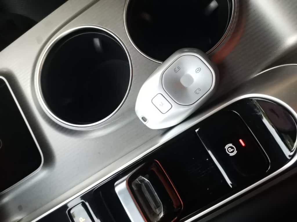 GAC Trumpchi Trumpchi E8 NEV 2024 — Фото 11/20