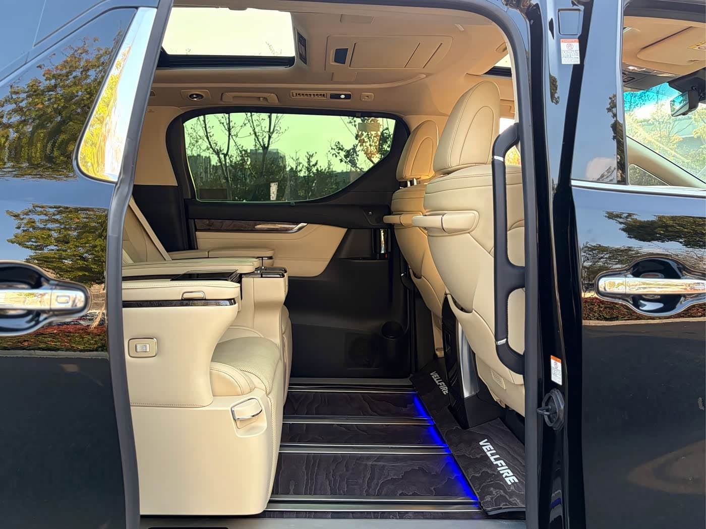 Toyota Vellfire 2021 — Фото 18/20