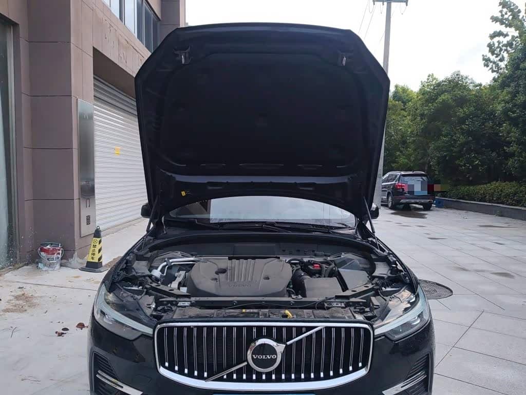 Volvo XC60 2023 — Фото 11/20