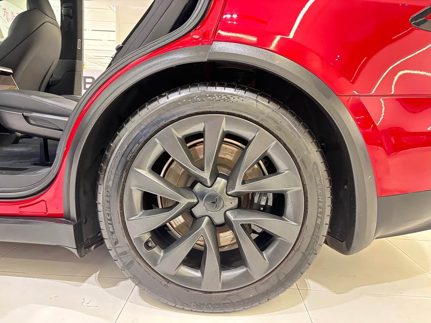 Tesla Model X 2023 — Фото 17/20