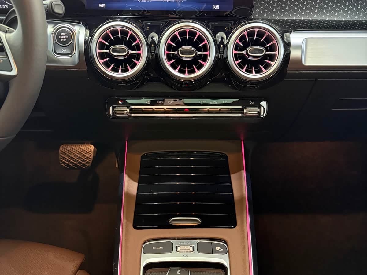 Mercedes-Benz GLB 2025 — Фото 15/18