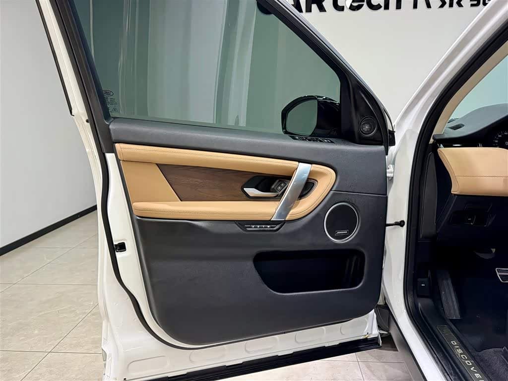 Land Rover Discovery Sport 2025 — Фото 17/20