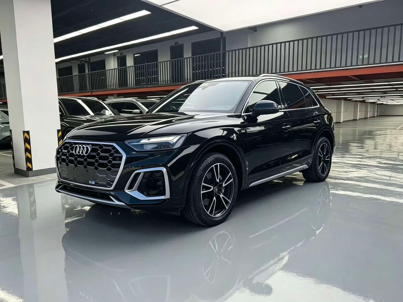 Audi Q5L 2022 — Фото 1/20
