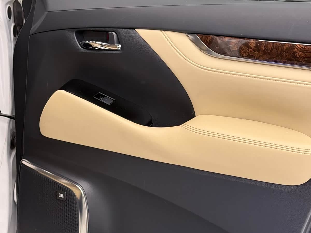 Toyota Alphard 2023 — Фото 13/20