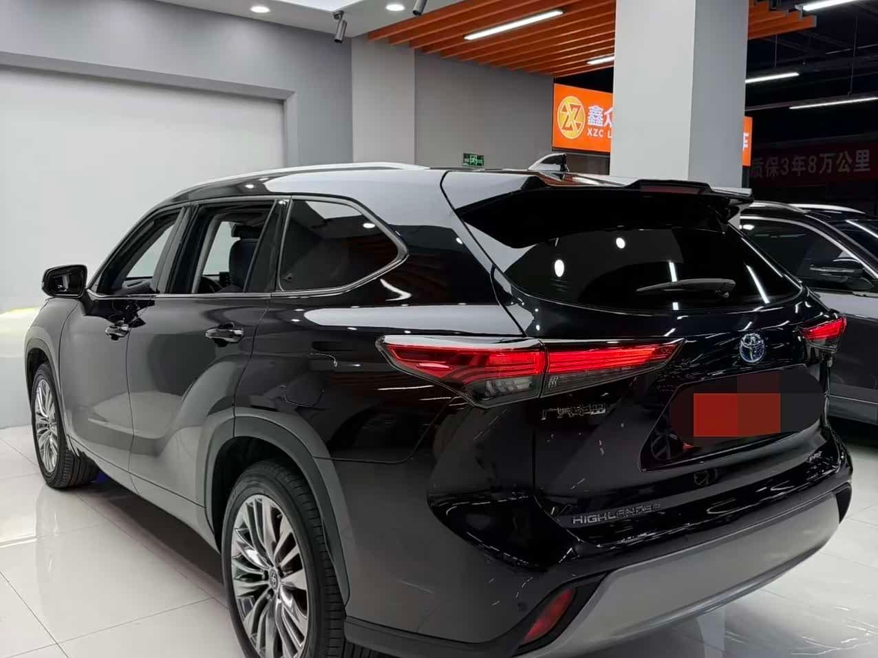 Toyota Highlander 2023 — Фото 13/13
