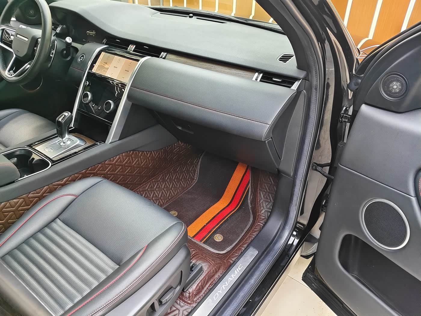 Land Rover Discovery Sport 2023 — Фото 15/20