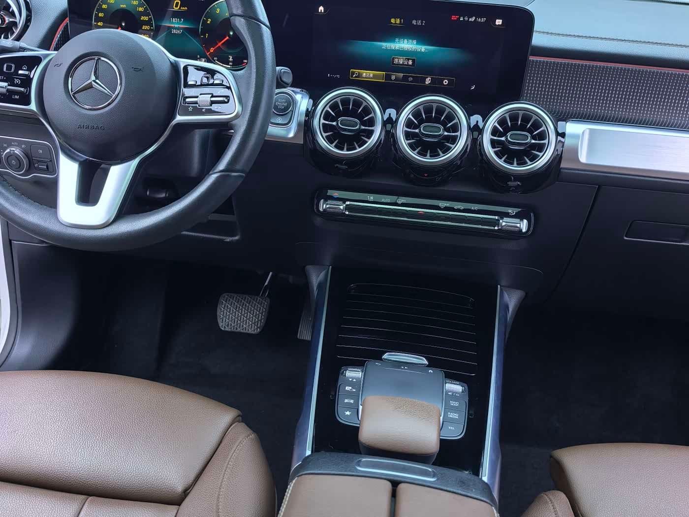 Mercedes-Benz GLB 2023 — Фото 14/18