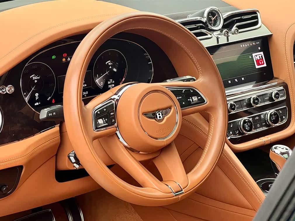 Bentley Bentayga 2021 — Фото 9/20
