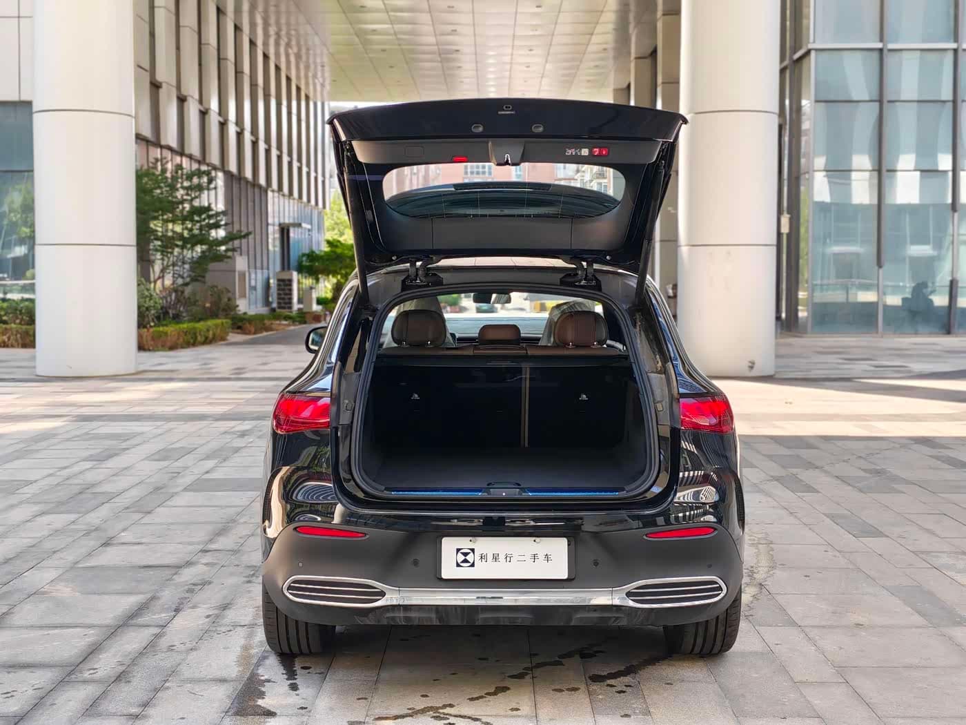 Mercedes-Benz EQE SUV 2025 — Фото 11/20