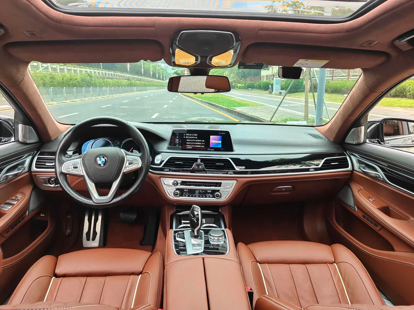 BMW 7 Series 2017 — Фото 11/20