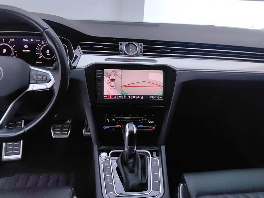 Volkswagen Magotan GTE Plug-in Hybrid 2022 — Фото 13/16