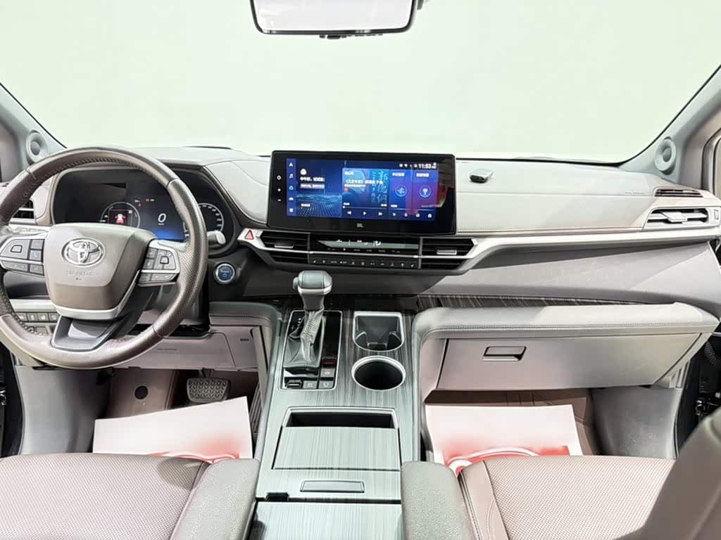 Toyota Sienna 2023 — Фото 5/20