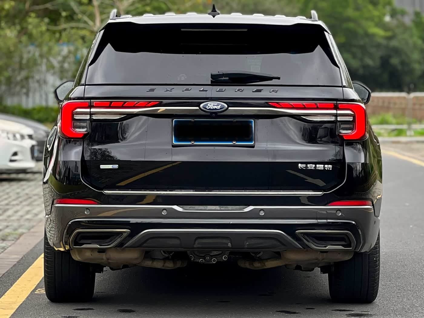 Ford Explorer 2022 — Фото 4/15