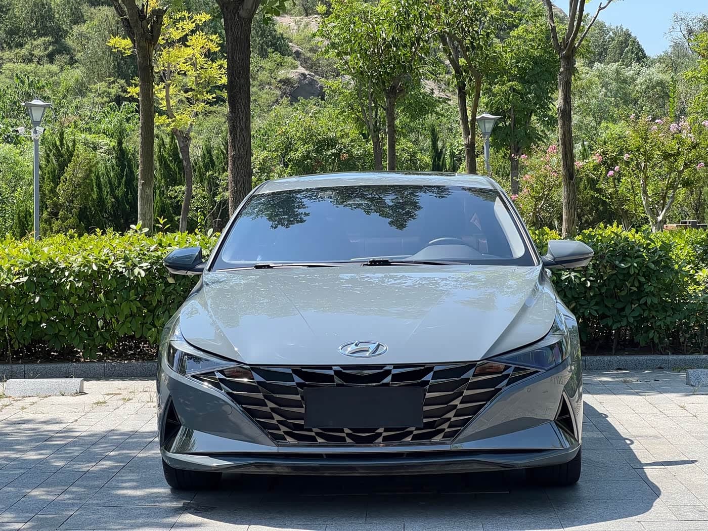 Hyundai Elantra 2023 — Фото 2/20