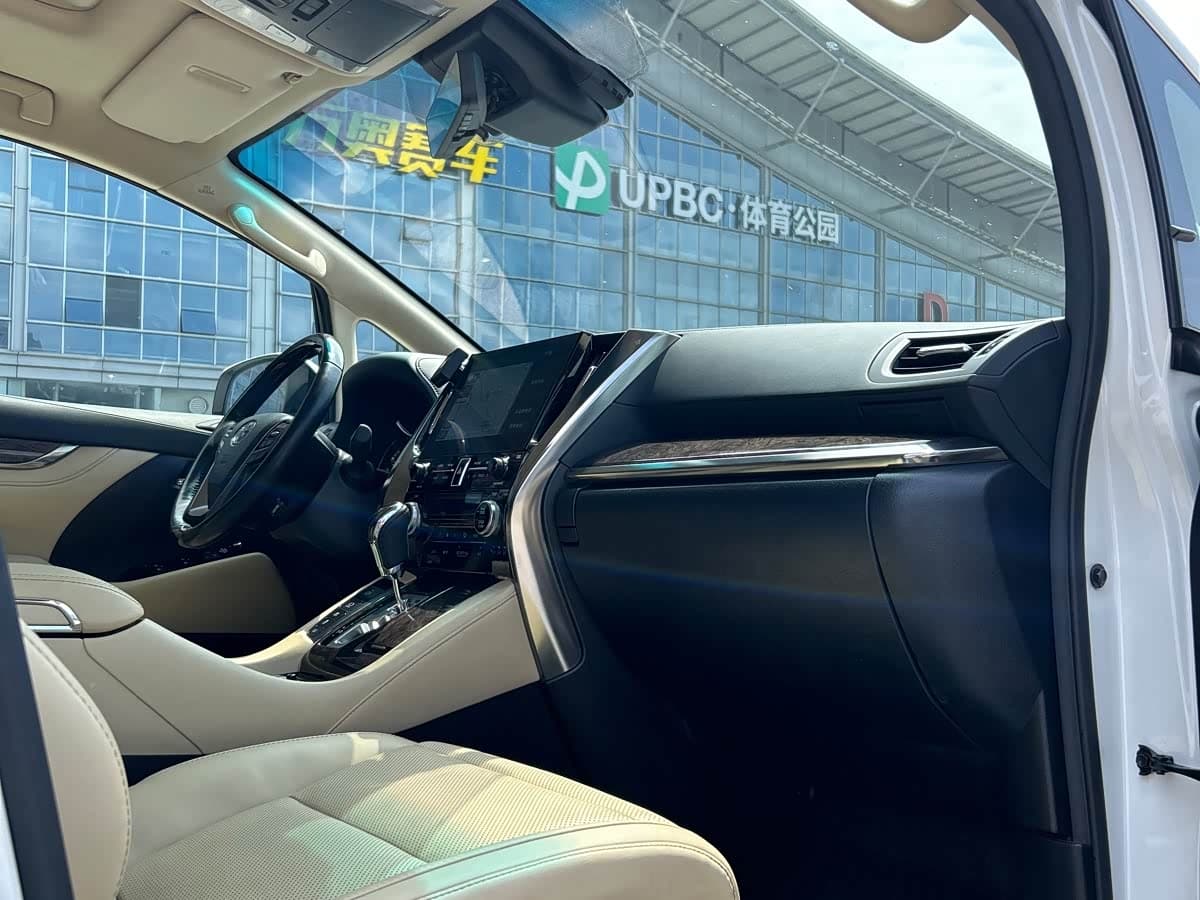 Toyota Alphard 2020 — Фото 15/17