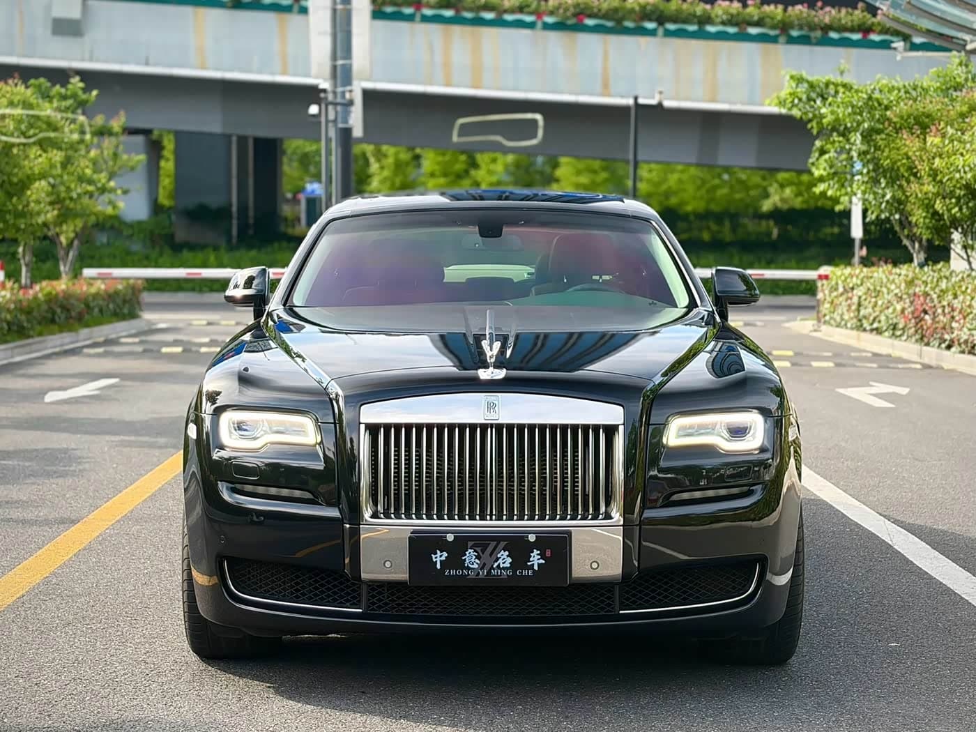 Rolls-Royce Ghost 2016 — Фото 1/20