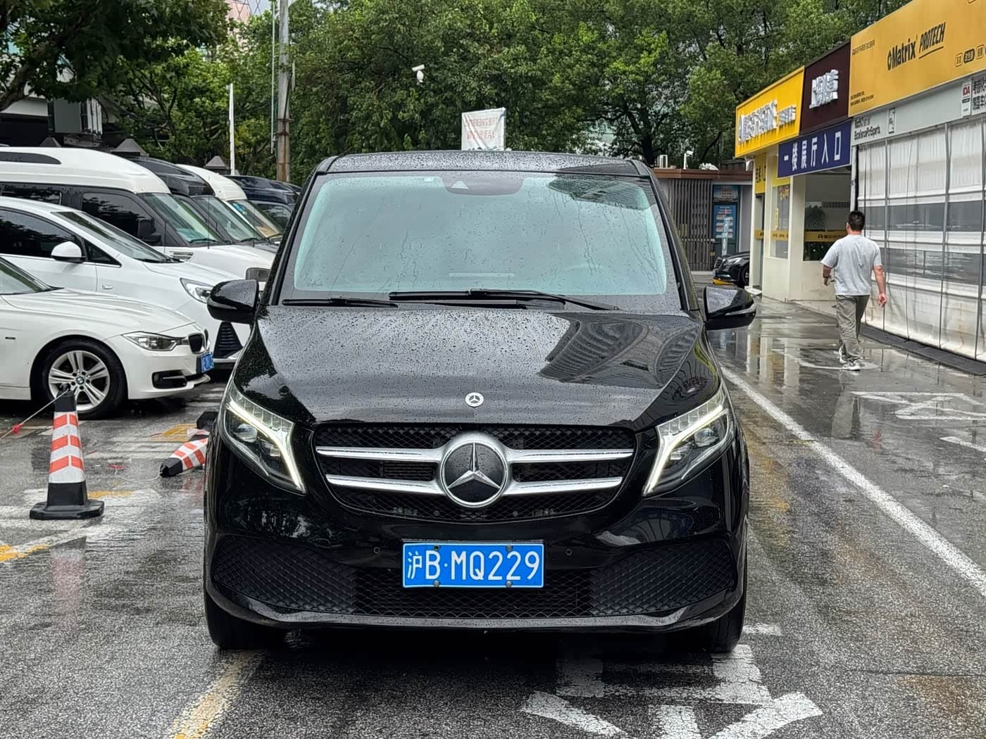 Mercedes-Benz V-Class 2022 — Фото 1/7