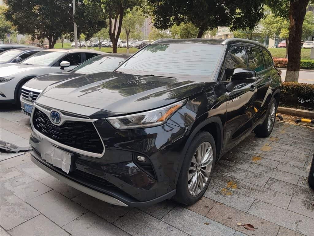 Toyota Highlander 2023 — Фото 1/20