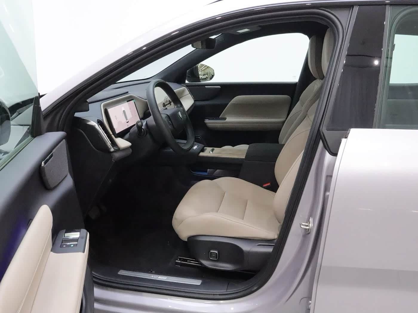Volvo XC70 Plug-in Hybrid 2025 — Фото 11/20