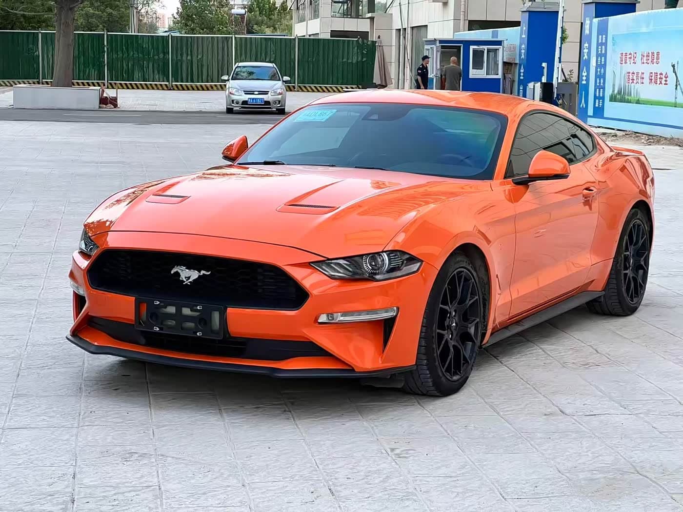 Ford Mustang 2021 — Фото 1/8