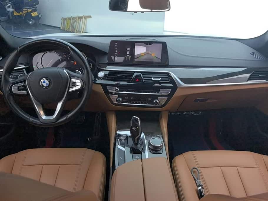 BMW 5 Series 2018 — Фото 12/16